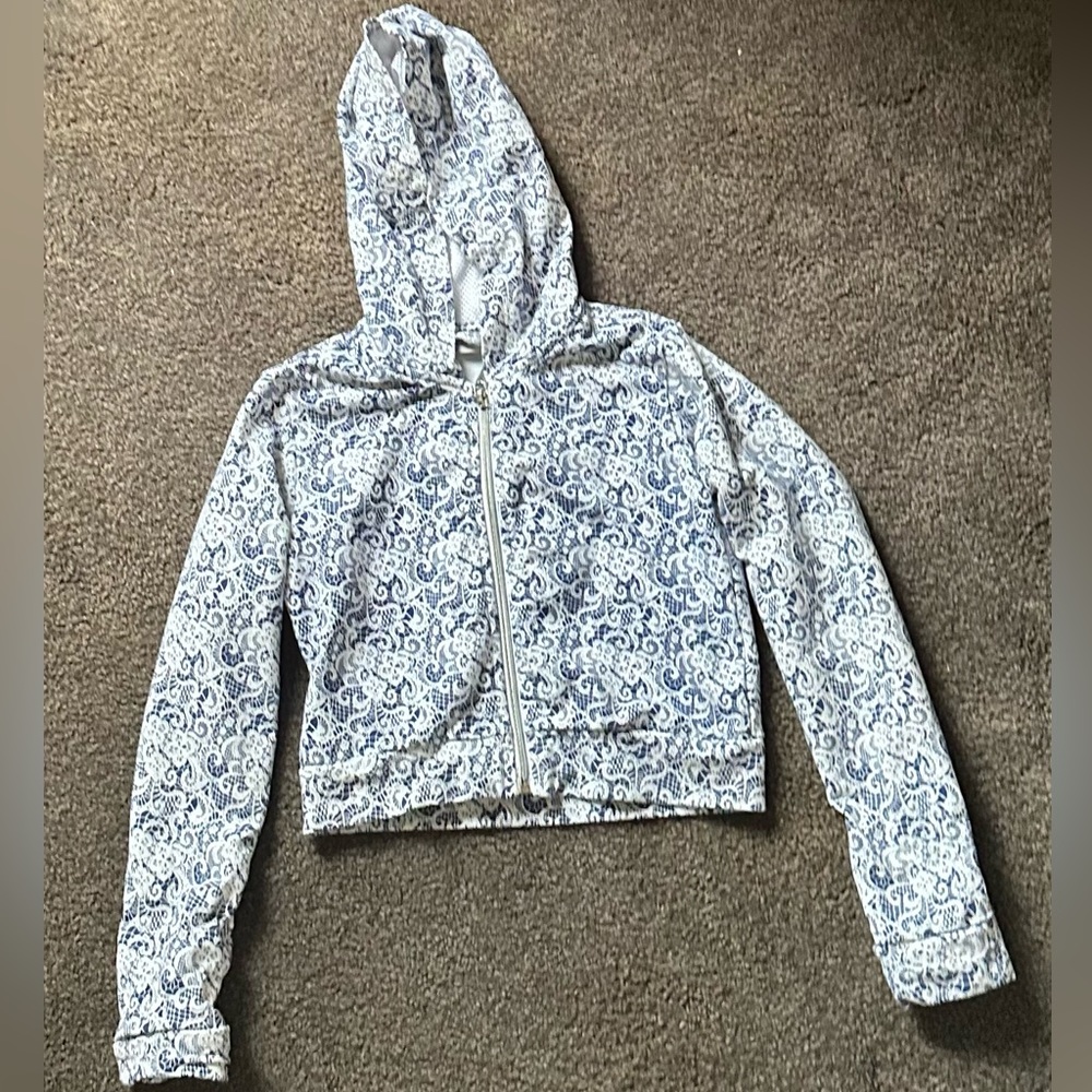 Girls Geox hoodie size 8 (fits small)